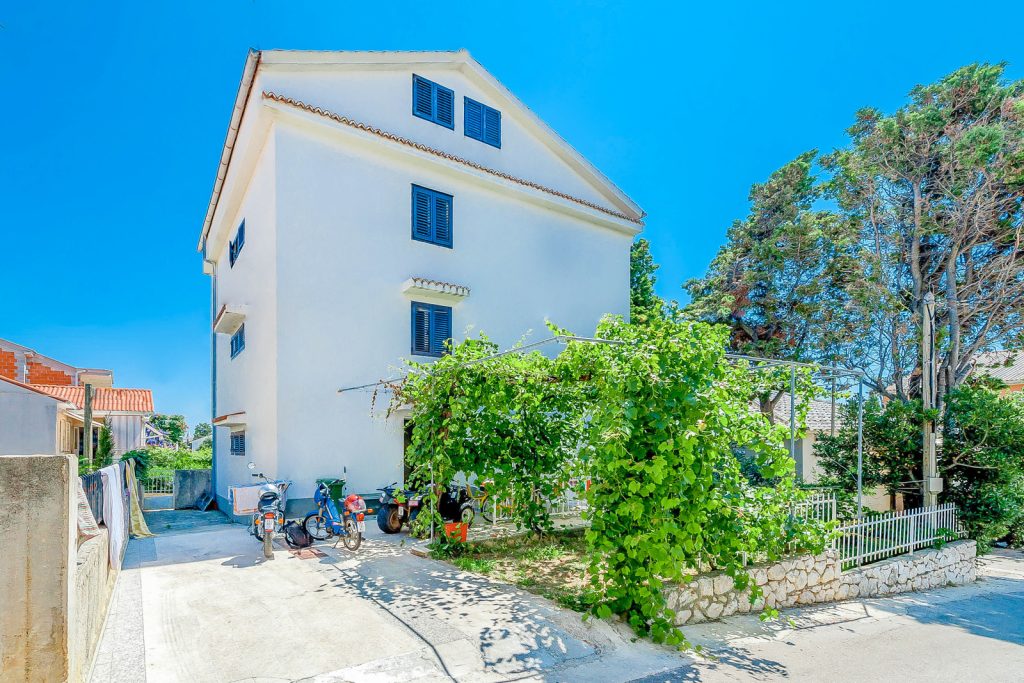 Apartments & Villas – Apartments Goga