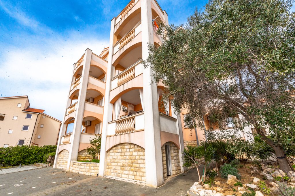Apartments and Villas - Apartments Izzy